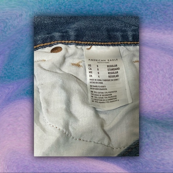 ♥︎ American Eagle Mom Jeans ♥︎ - Picture 4 of 5